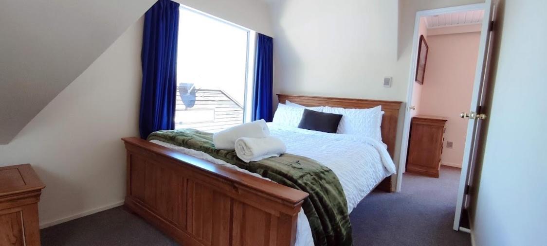 Spacious Home With Awesome Lake Views Queenstown Eksteriør billede