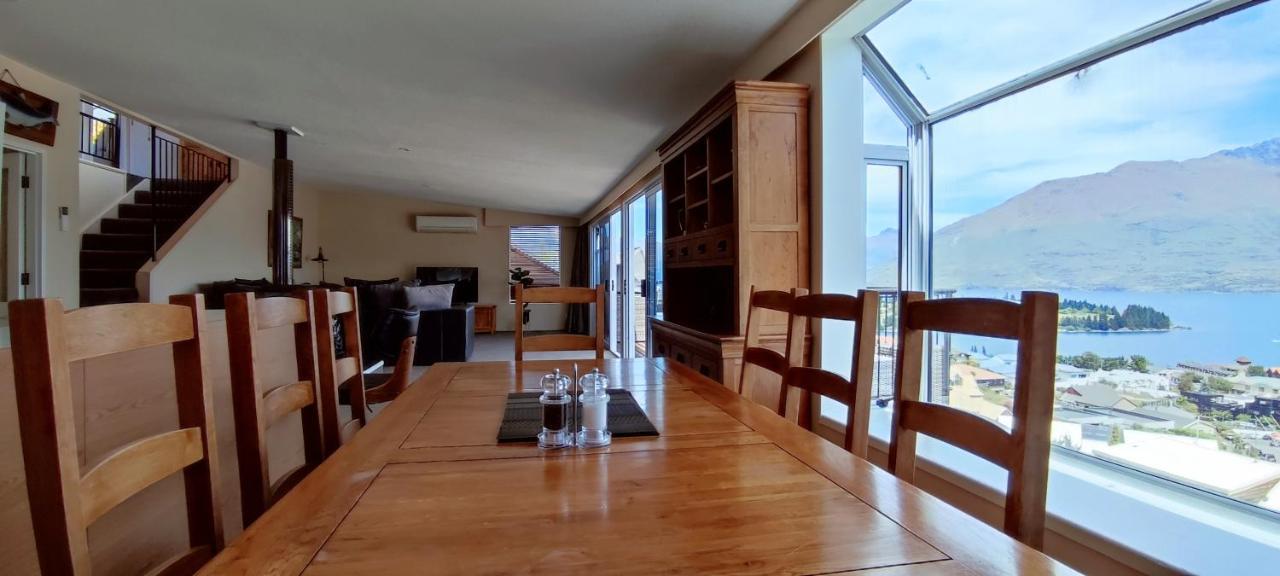 Spacious Home With Awesome Lake Views Queenstown Eksteriør billede