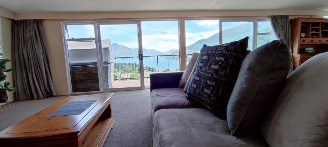 Spacious Home With Awesome Lake Views Queenstown Eksteriør billede