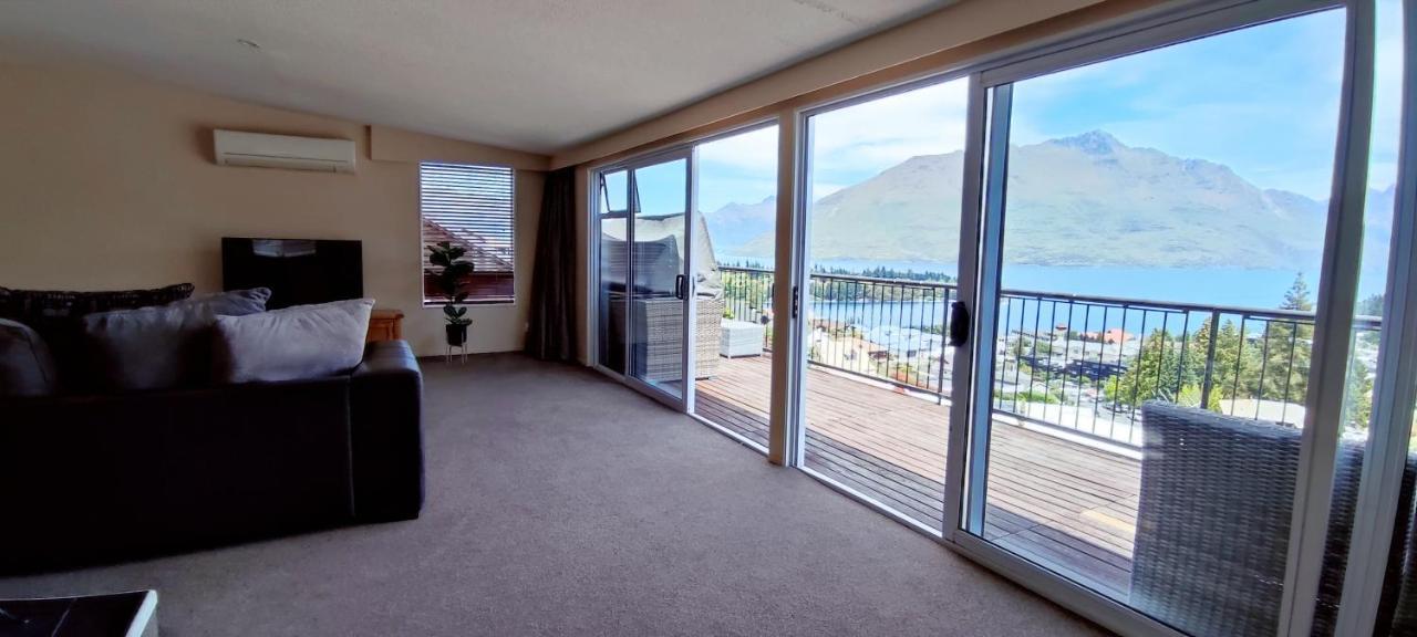 Spacious Home With Awesome Lake Views Queenstown Eksteriør billede