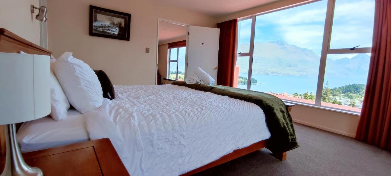Spacious Home With Awesome Lake Views Queenstown Eksteriør billede