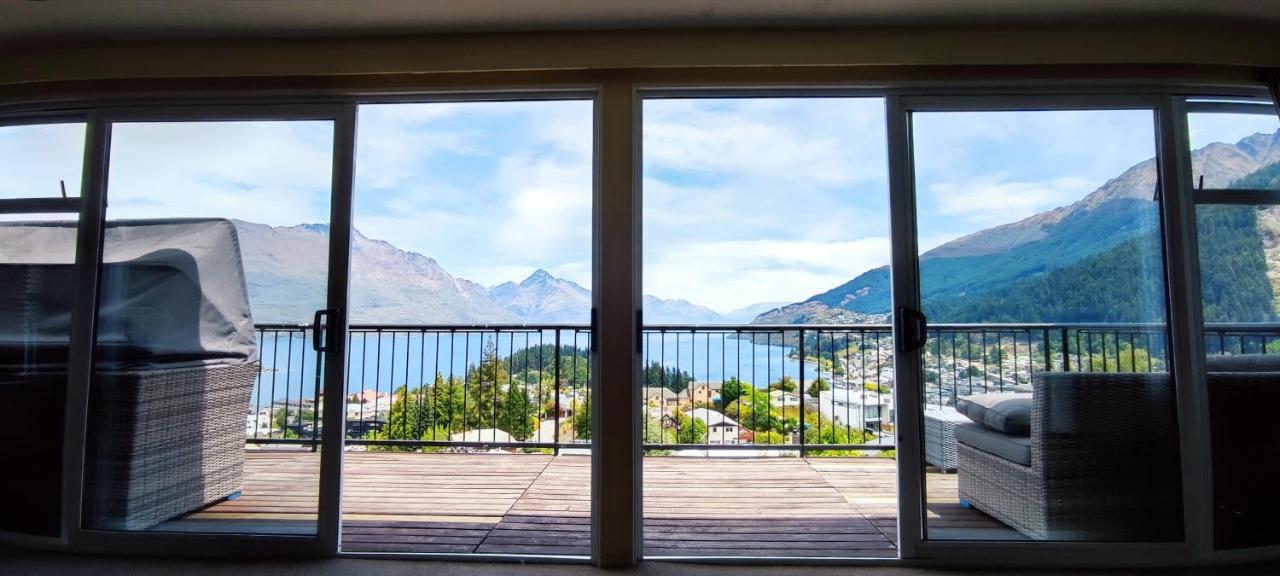 Spacious Home With Awesome Lake Views Queenstown Eksteriør billede